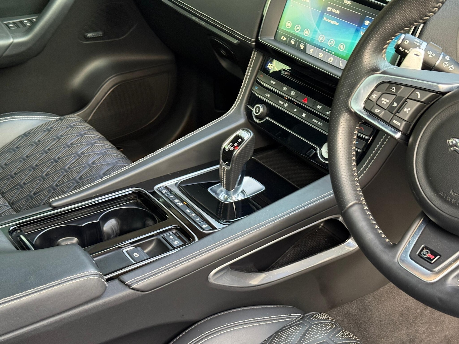 Used Jaguar F-Pace 2019 for sale - 76976071: Photo 18