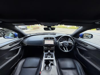 Used Jaguar XE 2020 for sale - 75927881: Photo