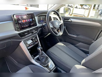 Used Volkswagen T-Roc 2022 for sale - 76121857: Photo 2
