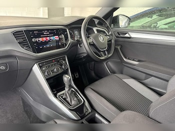Used Volkswagen T-Roc 2021 for sale - 75741391: Photo