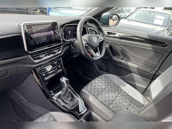 Used Volkswagen T-Roc 2023 for sale - 78170690: Photo