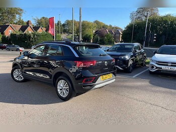 Used Volkswagen T-Roc 2022 for sale - 76059667: Photo