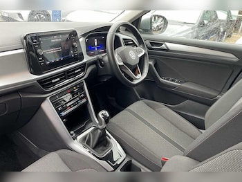 Used Volkswagen T-Roc 2024 for sale - 76388999: Photo