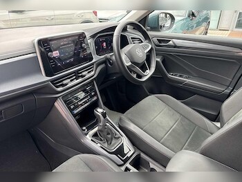 Used Volkswagen T-Roc 2024 for sale - 75635713: Photo