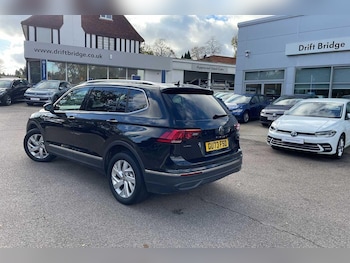 Used Volkswagen Tiguan Allspace 2023 for sale - 76512843: Photo