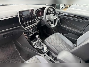 Used Volkswagen T-Roc 2024 for sale - 78635585: Photo