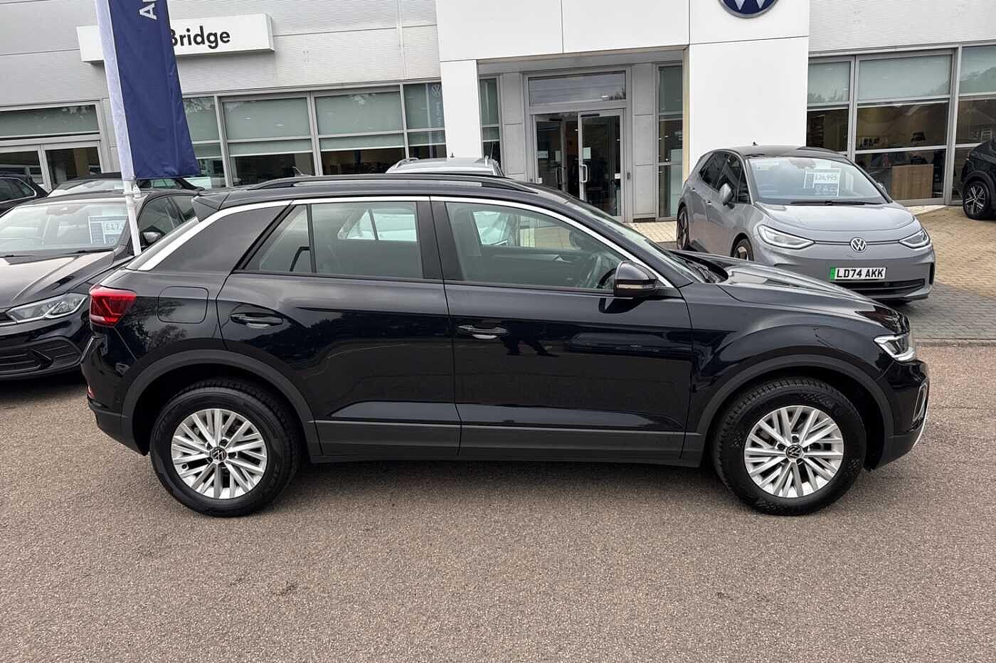 Used Volkswagen T-Roc 2024 for sale - 75990570: Photo 4