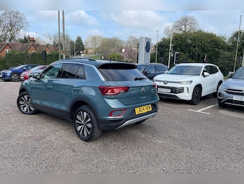 Used Volkswagen T-Roc 2024 for sale - 77753432: Photo