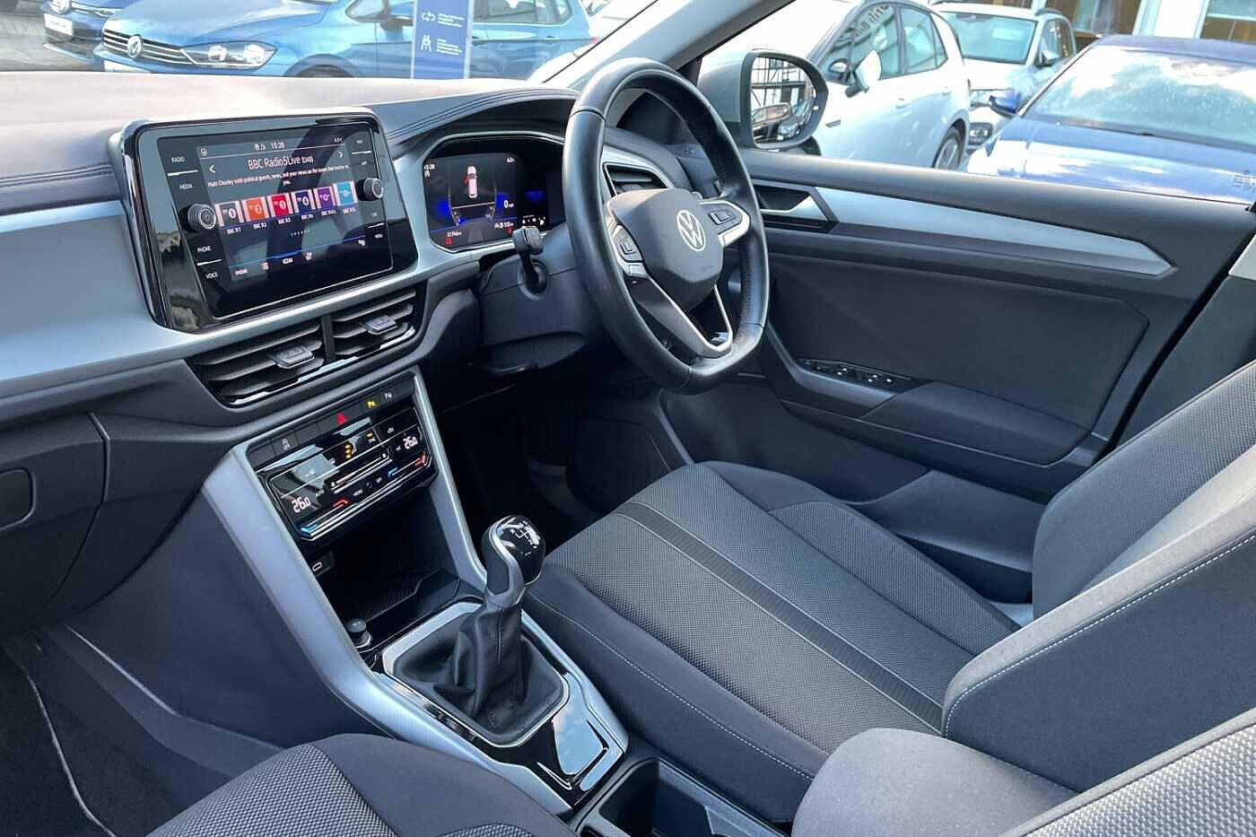 Used Volkswagen T-Roc 2023 for sale - 76620592: Photo 2