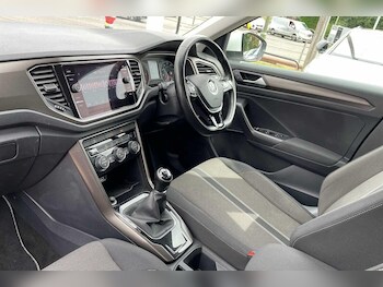 Used Volkswagen T-Roc 2018 for sale - 78535637: Photo