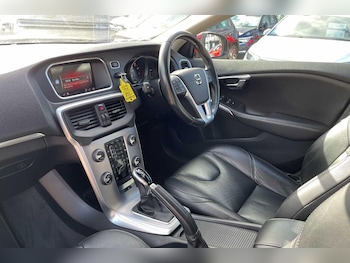 Used Volvo V40 2019 for sale - 77646037: Photo