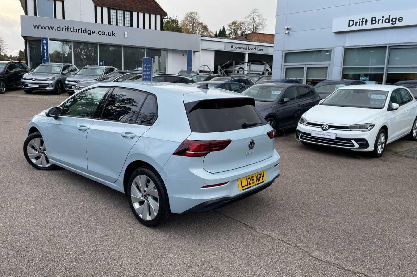 Used Volkswagen Golf 2025 for sale - 76752774: Photo 2