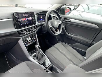 Used Volkswagen T-Roc 2023 for sale - 77395772: Photo