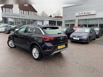 Used Volkswagen T-Roc 2023 for sale - 77395772: Photo