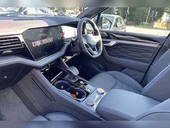 Used Volkswagen Touareg 2025 for sale - 77737087: Photo