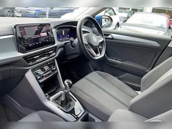 Used Volkswagen T-Roc 2022 for sale - 77314931: Photo