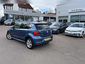 Used Volkswagen Polo 2016 for sale - 76389027: Photo