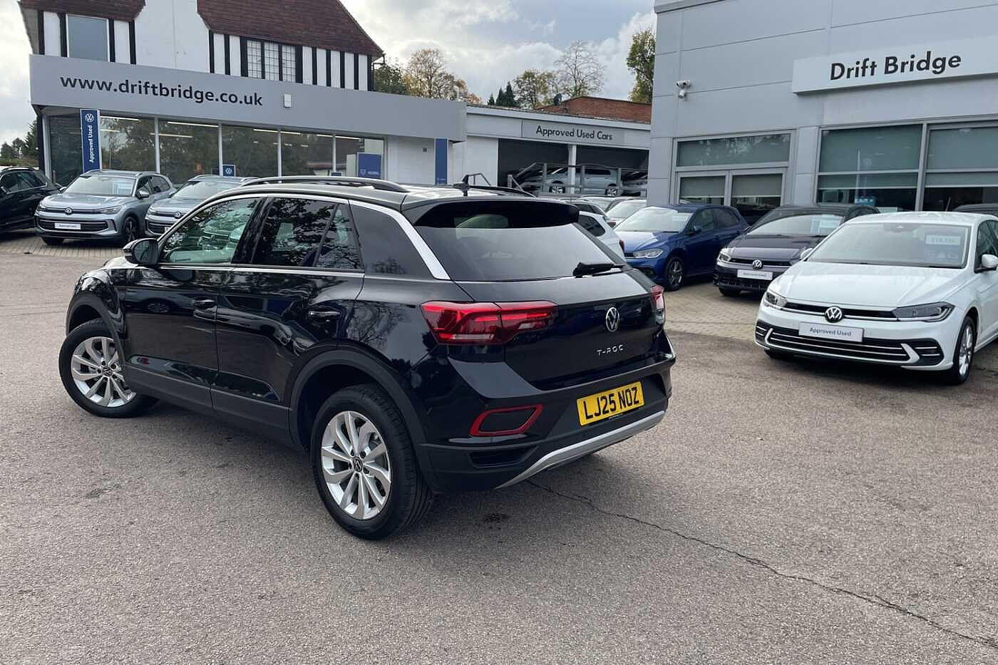 Used Volkswagen T-Roc 2025 for sale - 77155253: Photo 3