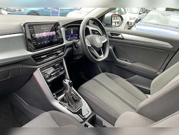 Used Volkswagen T-Roc 2023 for sale - 76633133: Photo