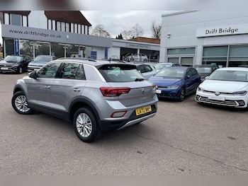 Used Volkswagen T-Roc 2023 for sale - 76633133: Photo