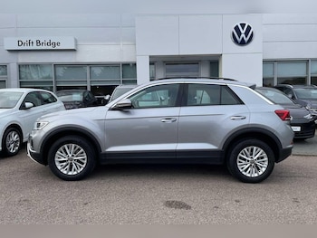 Used Volkswagen T-Roc 2023 for sale - 76633133: Photo
