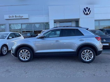 Used Volkswagen T-Roc 2025 for sale - 77040380: Photo