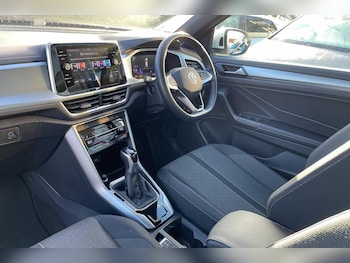 Used Volkswagen T-Roc 2023 for sale - 77166559: Photo