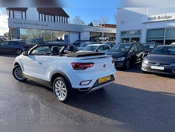 Used Volkswagen T-Roc 2023 for sale - 77166559: Photo