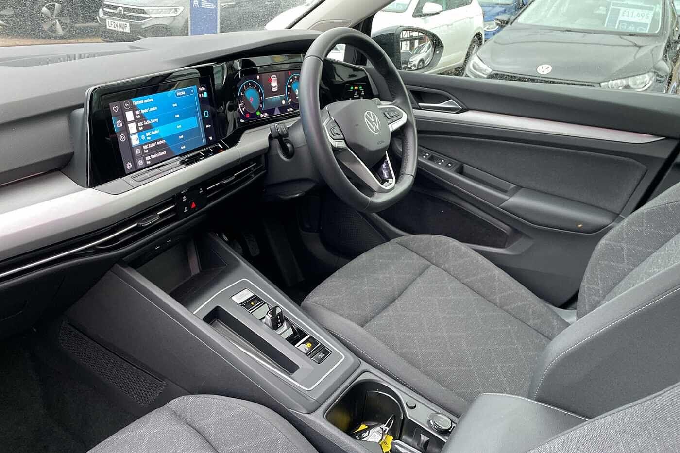 Used Volkswagen Golf 2024 for sale - 76992578: Photo 2