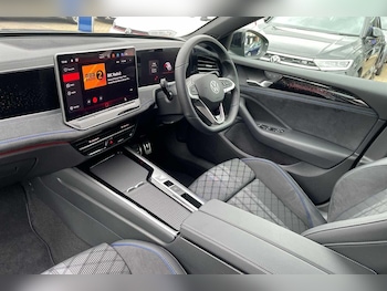 Used Volkswagen Passat 2025 for sale - 77908883: Photo