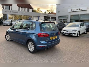 Used Volkswagen Golf SV 2017 for sale - 76388383: Photo