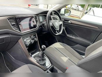 Used Volkswagen T-Roc 2018 for sale - 75459414: Photo