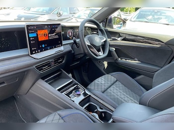 Used Volkswagen Touran 2026 for sale - 79121750: Photo