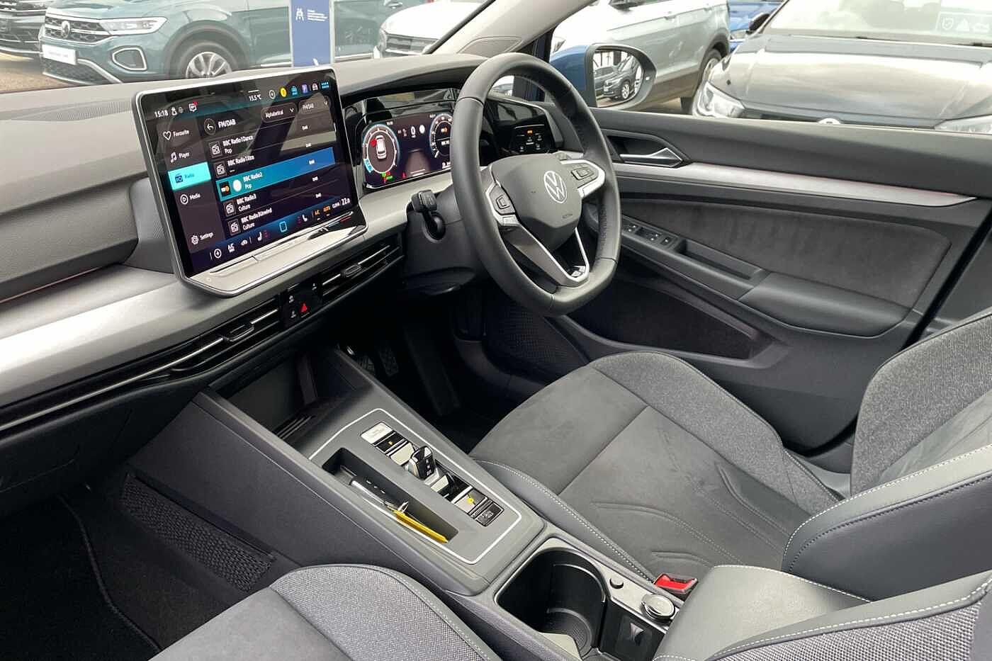 Used Volkswagen Golf 2025 for sale - 76561404: Photo 2