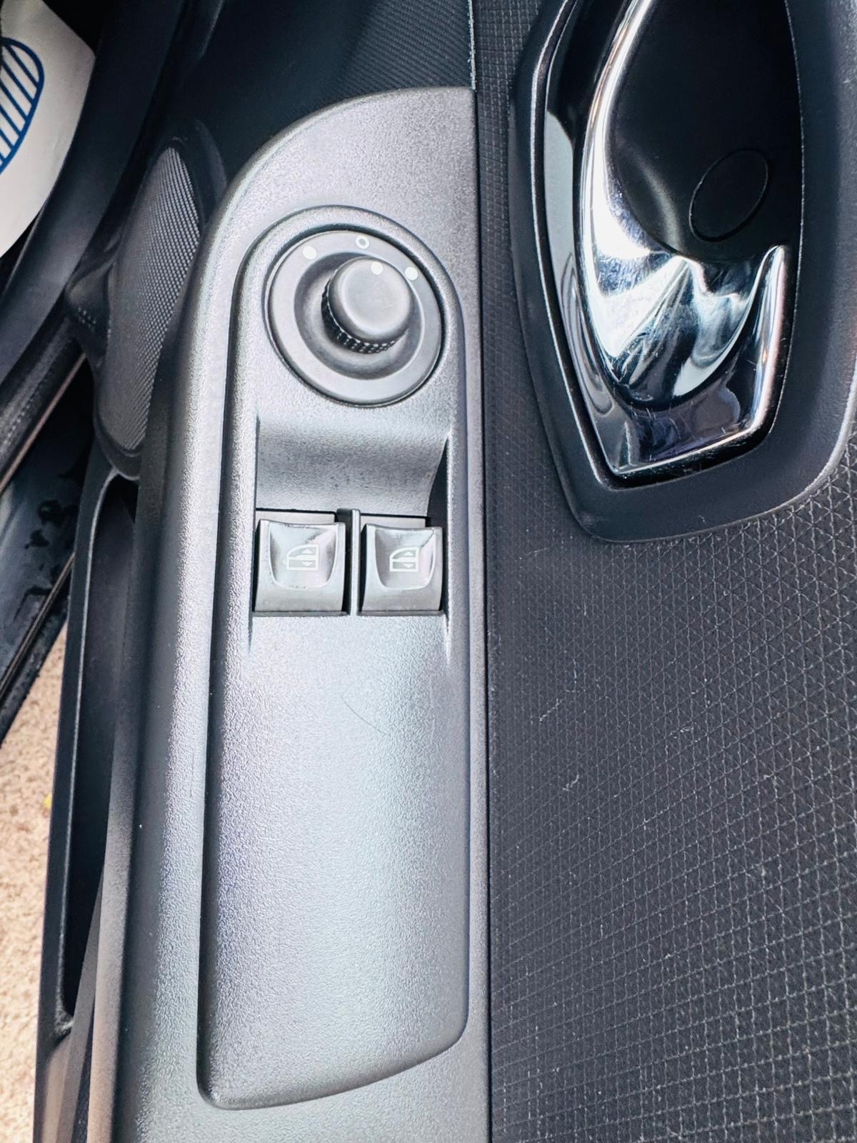 Used Renault Clio 2014 for sale - 76438217: Photo 17