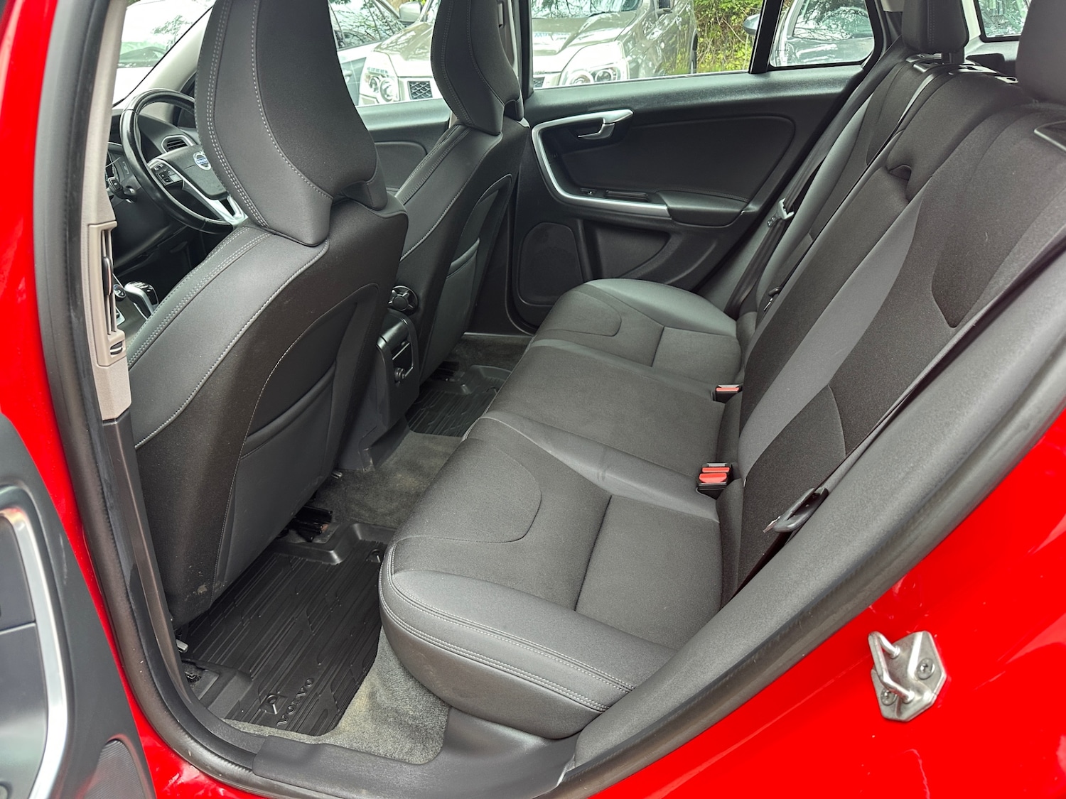 Used Volvo V60 2014 for sale - 78123221: Photo 14