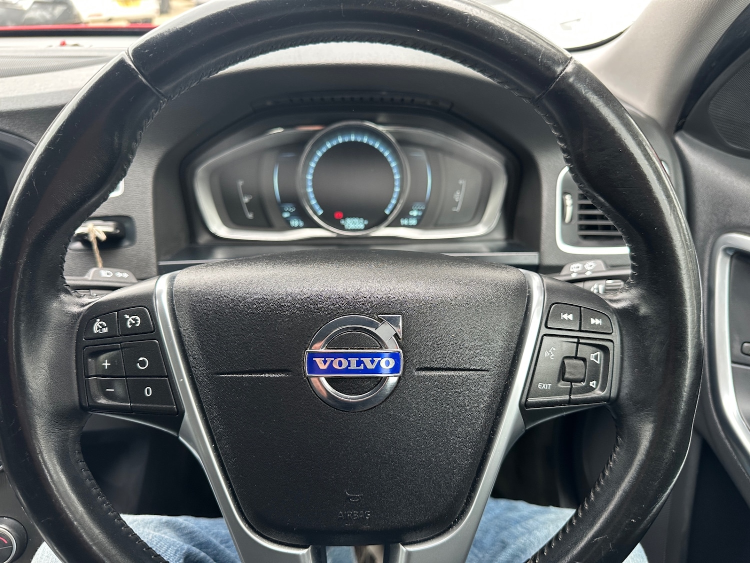 Used Volvo V60 2014 for sale - 78123221: Photo 17