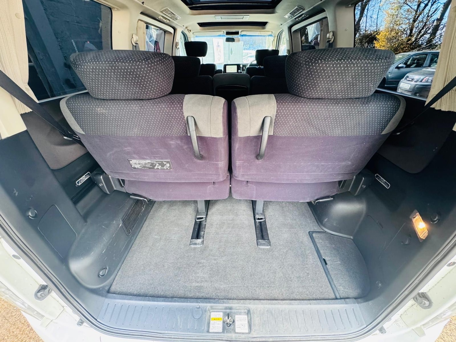 Used Nissan Elgrand 2022 for sale - 76375401: Photo 16