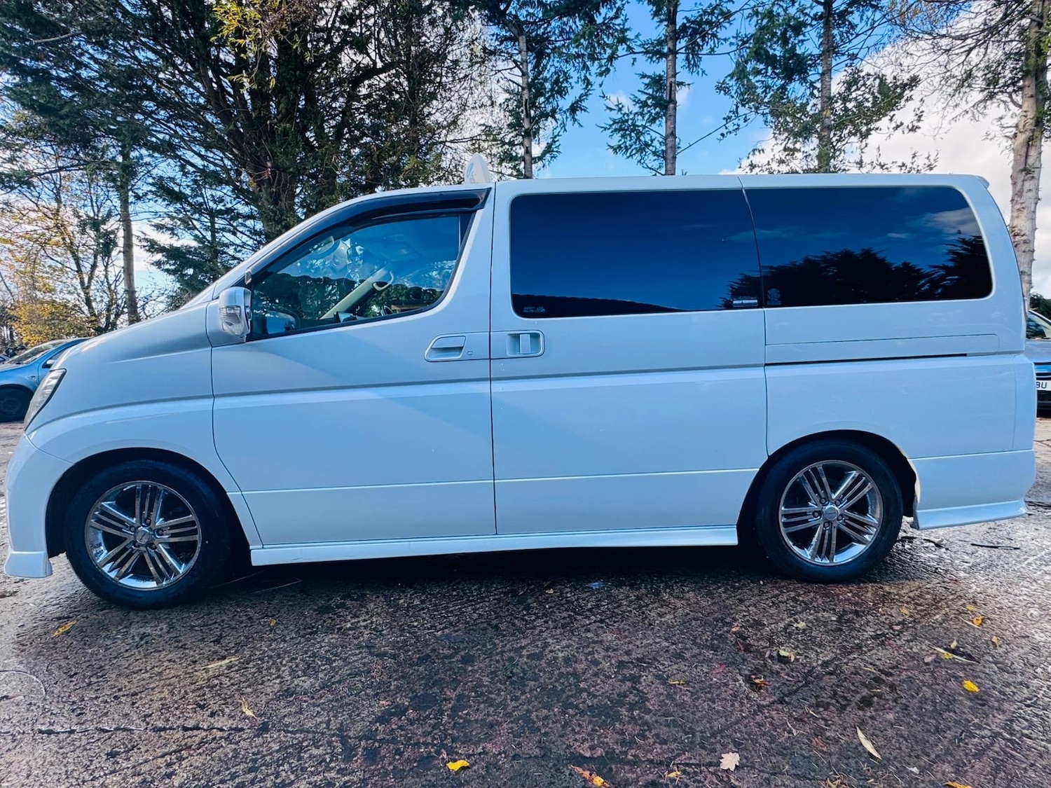 Used Nissan Elgrand 2022 for sale - 76375401: Photo 4