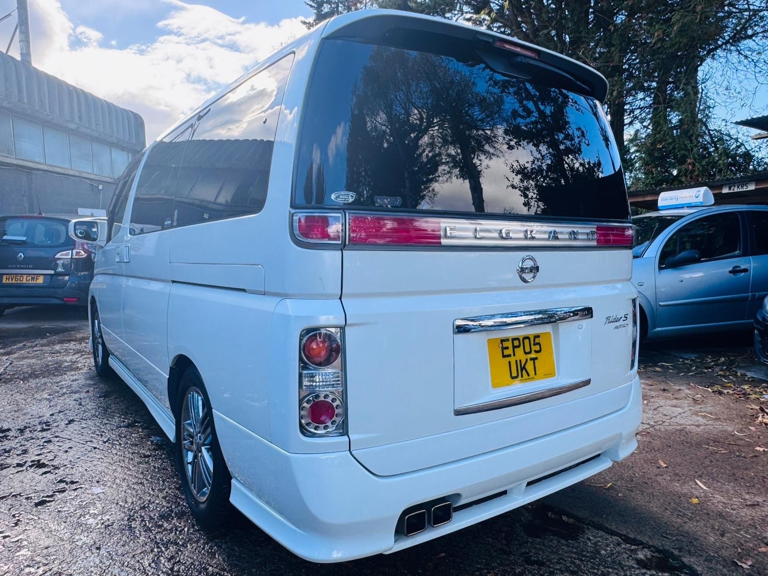Used Nissan Elgrand 2022 for sale - 76375401: Photo 7