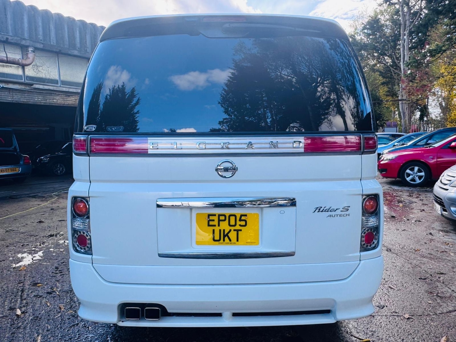 Used Nissan Elgrand 2022 for sale - 76375401: Photo 8