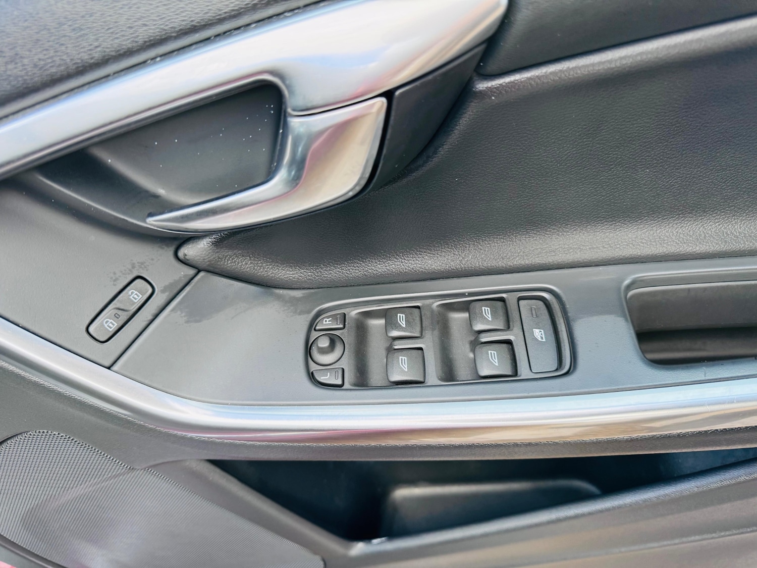 Used Volvo V60 2017 for sale - 77323389: Photo 17