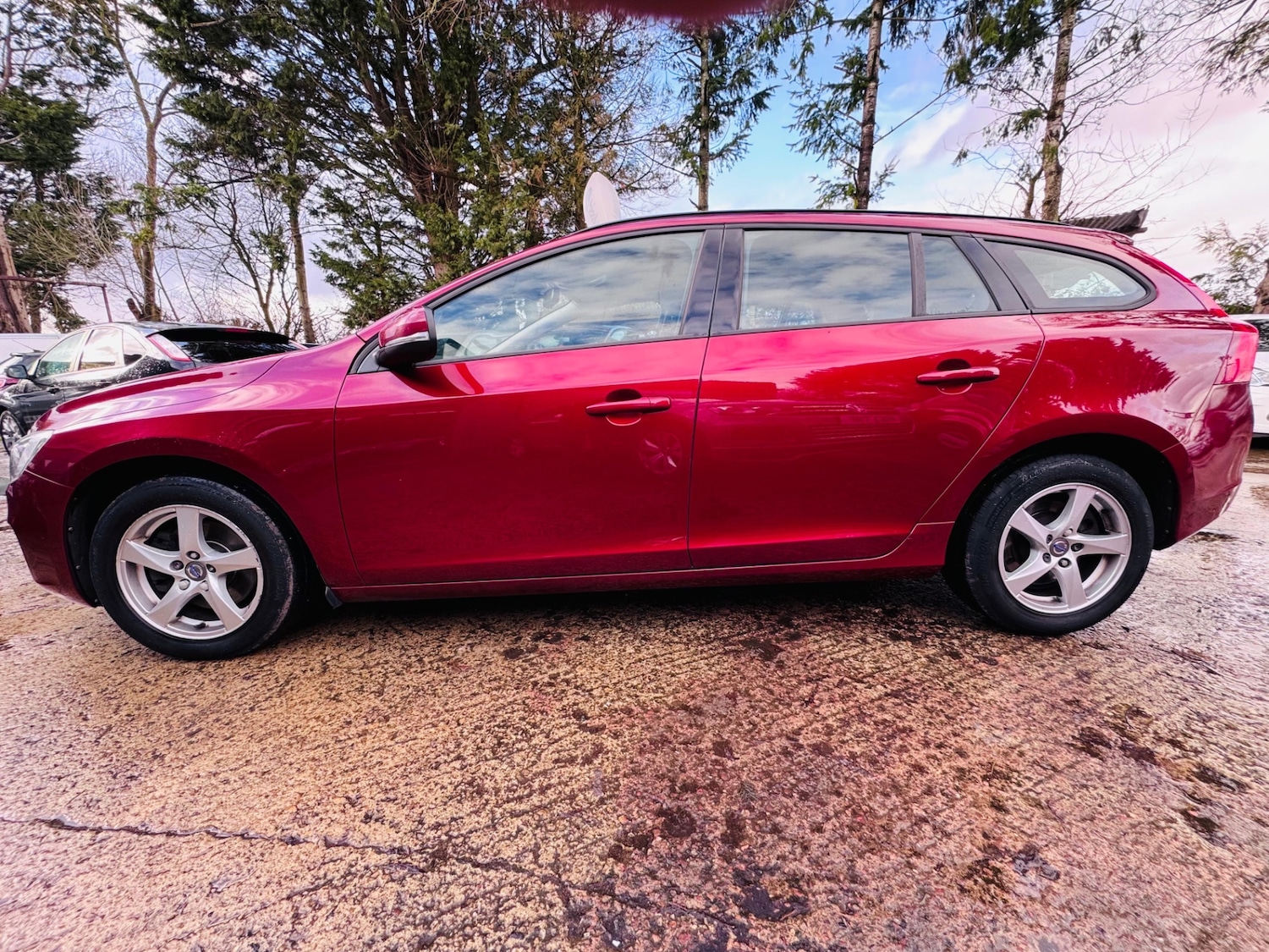 Used Volvo V60 2017 for sale - 77323389: Photo 5