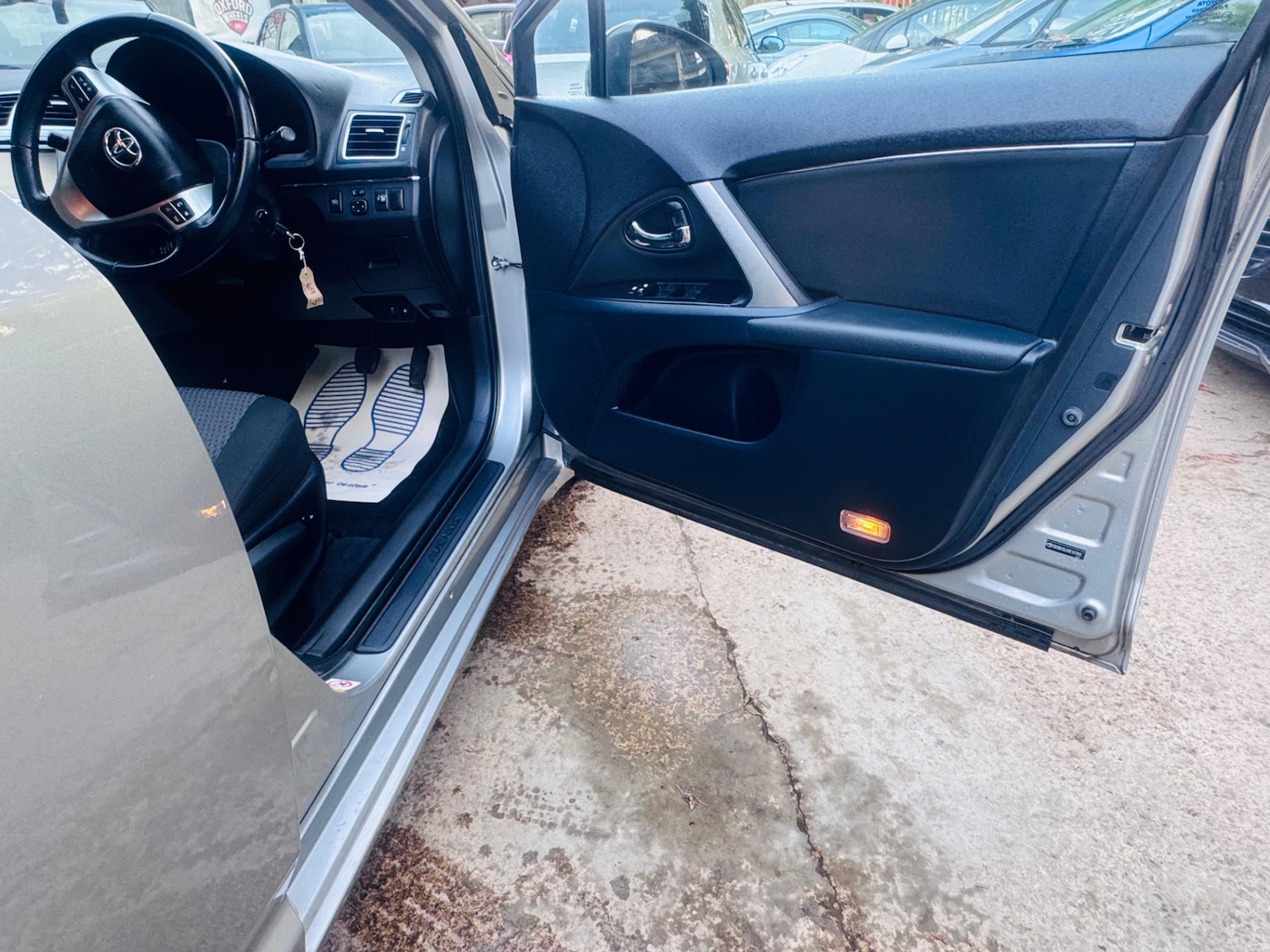 Used Toyota Avensis 2013 for sale - 76174331: Photo 7