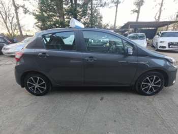 Used Toyota Yaris 2018 for sale - 74027103: Photo