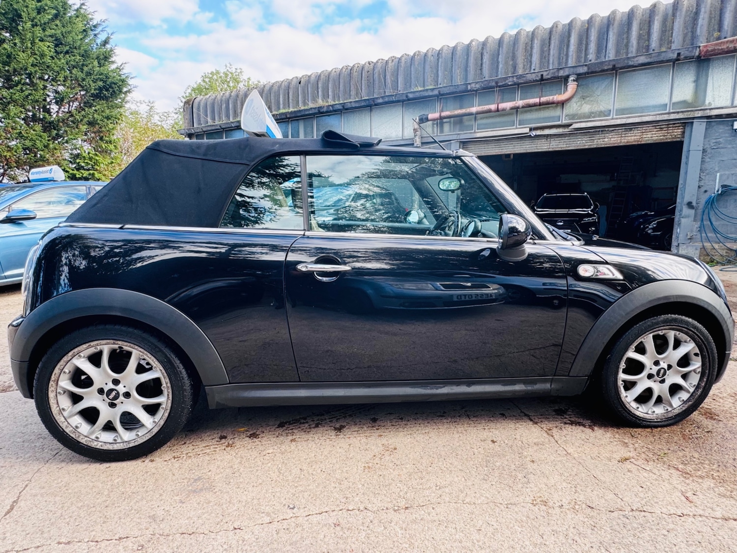 Used MINI Convertible 2011 for sale - 77502266: Photo 4