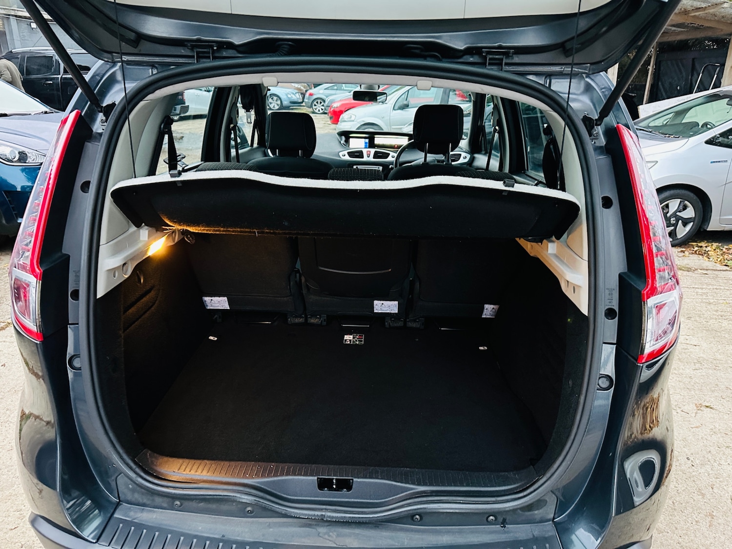 Used Renault Scenic 2010 for sale - 76412066: Photo 12