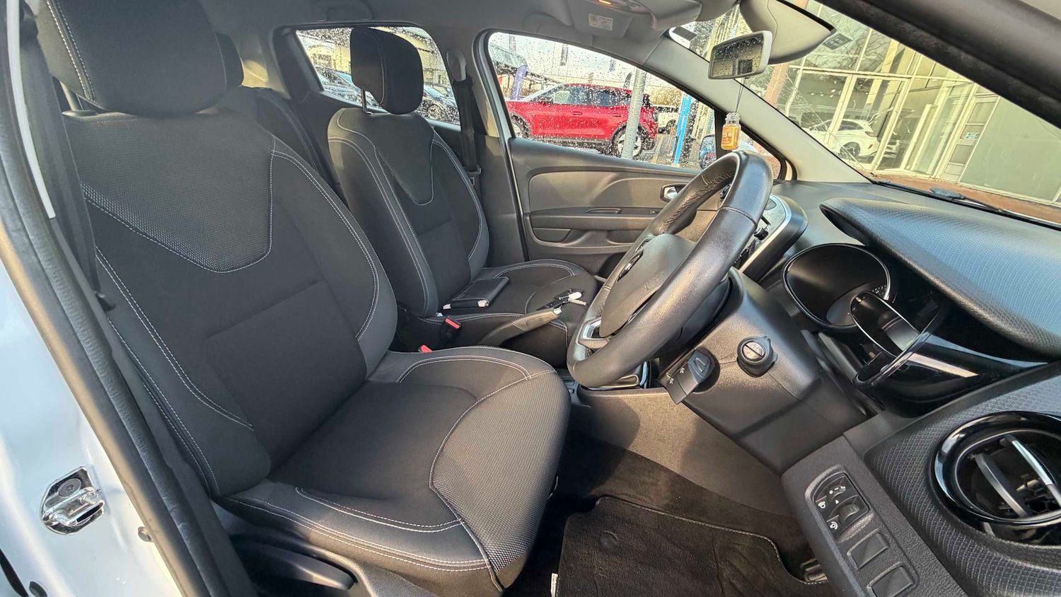 Used Renault Clio for sale - 77661232: Photo 16