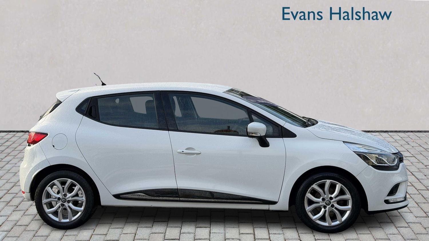 Used Renault Clio for sale - 77661232: Photo 2