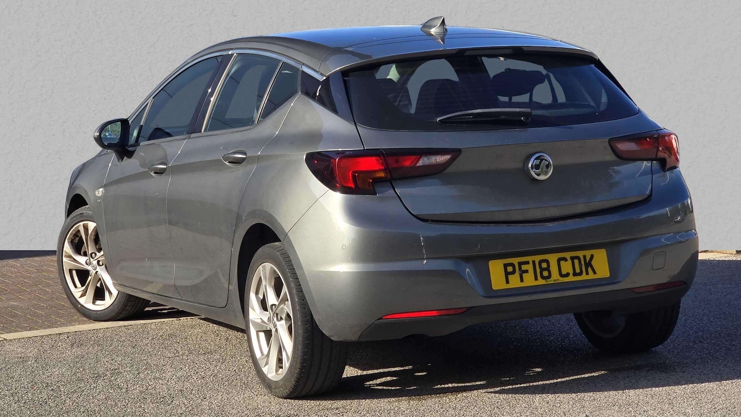 Used Vauxhall Astra 2018 for sale - 76141880: Photo 2